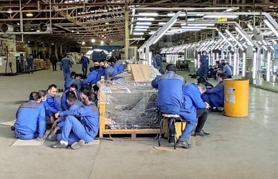 تداوم اعتصاب کارگران ایران خودرو در تبریز1