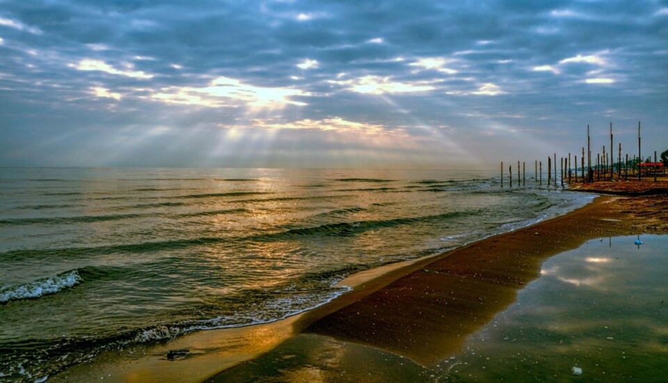 پسروی آب دریاچه خزر و بحران معیشتی شهرهای شمالی ایران 1 پسروی آب دریاچه خزر و بحران معیشتی شهرهای شمالی ایران1