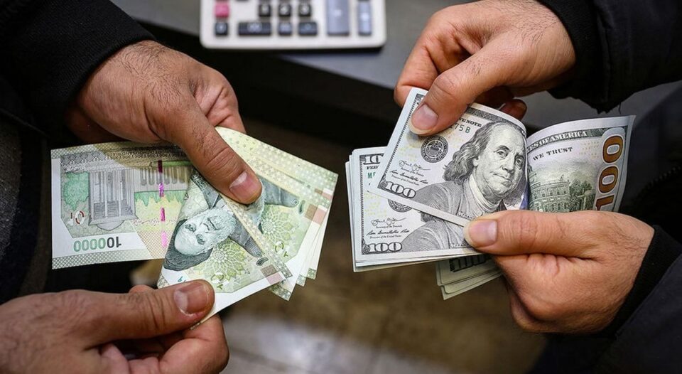 کاهش قیمت دلار در ایران با آغاز مذاکرات با آمریکا