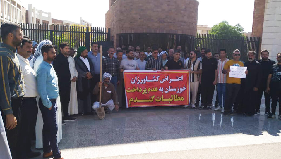 استمرار تجمع اعتراضى کشاورزان در اهواز