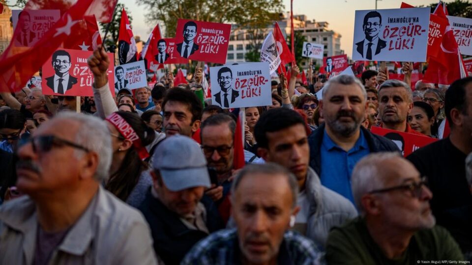 تظاهرات ده‌ها هزار نفر از هواداران اکرم‌ امام‌اوغلو در استانبول1