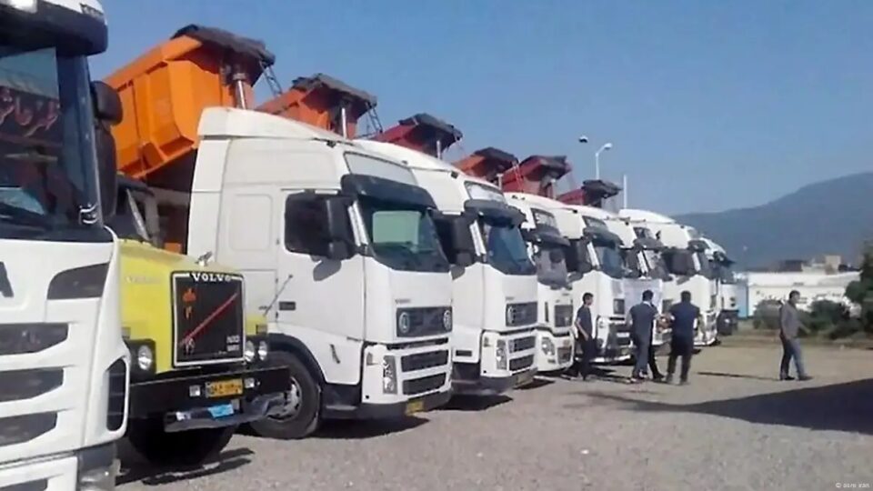 وضعیت رانندگان بازداشت‌شده و اعتصابات کامیون‌داران در شهرهای مختلف