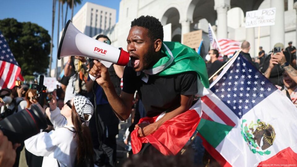 گسترش اعتراضات علیه سیاست‌های مهاجرتی ترامپ در آمریکا 1