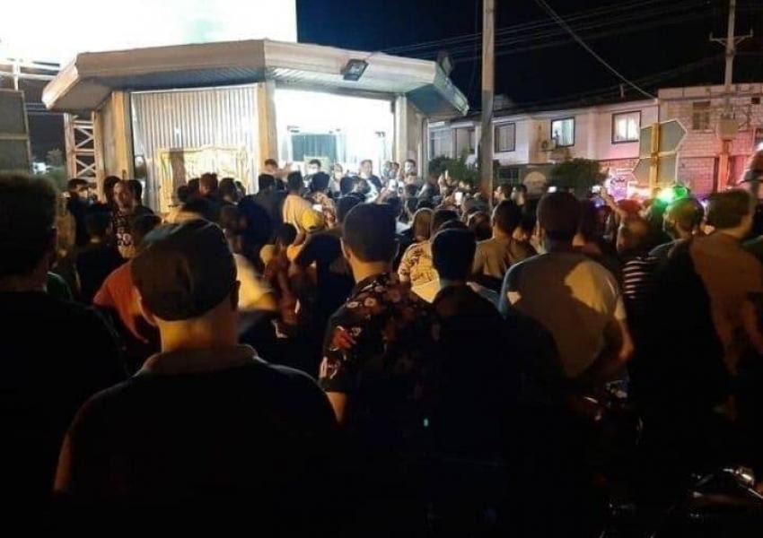 ادامه تجمع اعتراضی شهروندان به قطع مکرر برق و آب در سبزوار
