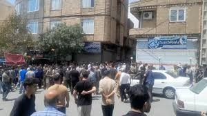 برگزاری مراسم خاکسپاری خبات امینی با حضور  هزاران نفر از مردم سنندج