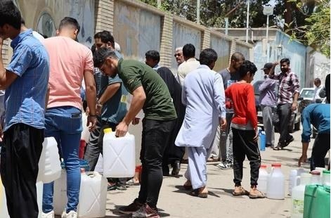 تجمع اعتراضی شهروندان به قطع مکرر آب در شهرهای صالحیه و نیشابور