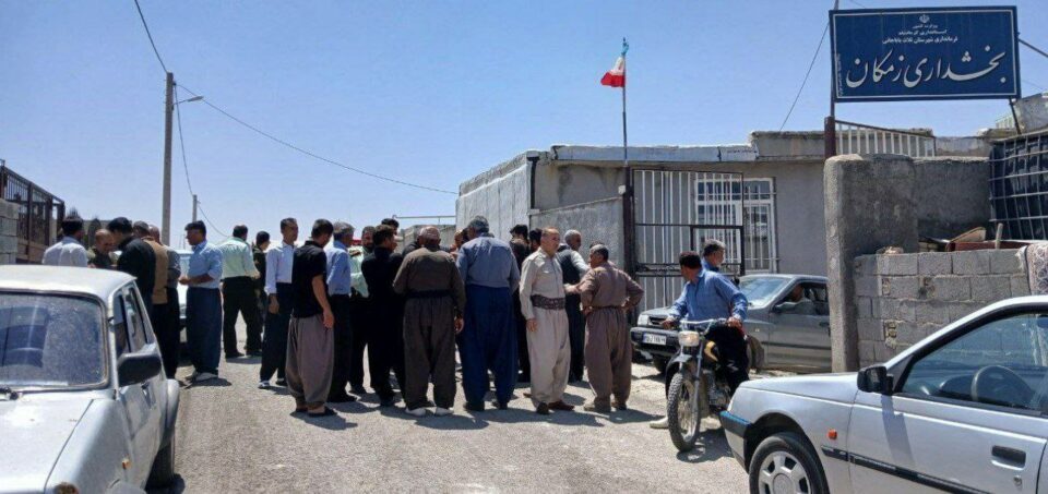 تجمع شهروندان روستای میرآبه و مرودشت به بحران بی‌آبی و بی برقی4