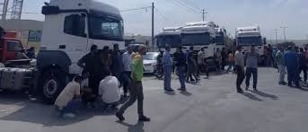 ادامه اعتراض کامیون‌داران بهبهان نسبت به قطعی برق و توقف تولید2