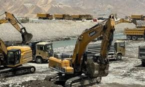 اعتراض اهالی سفیدآبه شهرستان نیمروز به تبعیض در استخدام معدن طلا
