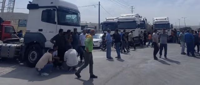 اعتراض کامیونداران بهبهان به بحران معیشتی ناشی از قطعی برق کارخانه1