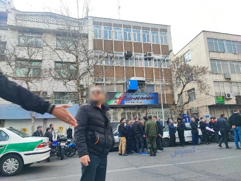 تجمع اعتراضی نانوایان سنگکی تهران مقابل اتحادیه