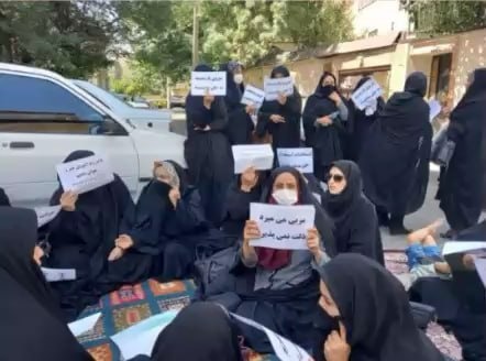 تجمع مربیان پیش‌دبستانی مقابل دفتر حاجی‌بابایی به بلاتکلیفی شغلی