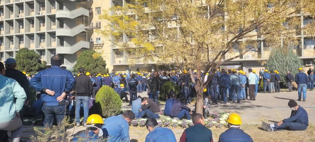 تداوم اعتصاب و تجمع اعتراضی کارگران کک سازی ذوب آهن در اصفهان