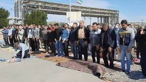 تداوم تجمع اعتراضی کارگران شرکتی پتروشیمی رازی در ماهشهر