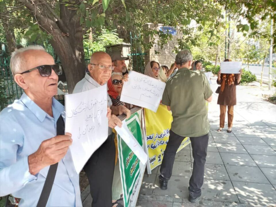 گردهمایی بازنشستگان و فرهنگیان با خواست لغو حکم اعدام شریفه محمدی2