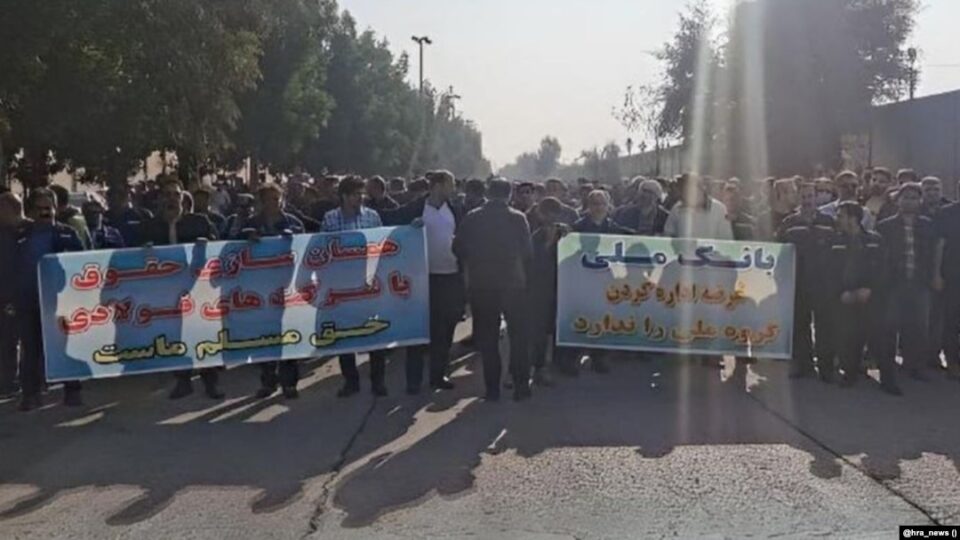 ادامه تجمع اعتراضی کارگران گروه ملی فولاد در اهواز2 1