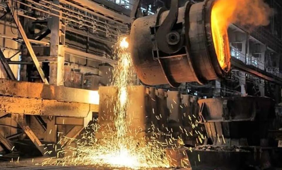 اعتراض کارگران فولاد غدیر بهاباد به معوقات مزدی2