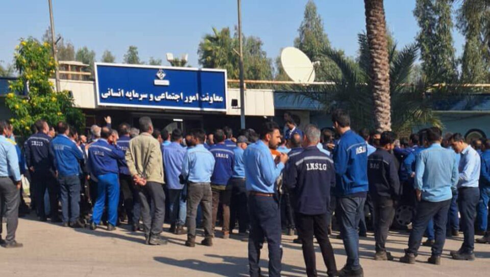 تداوم اعتراضات کارگران گروه ملی فولاد اهواز1