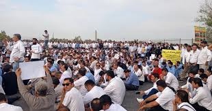 ادامه تجمع کارگران پیمانکاری پالایشگاه های پارس جنوبی