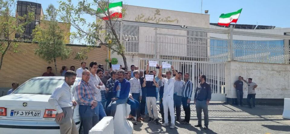 استمرار تجمع اعتراضی نانوایان در خراسان جنوبی1