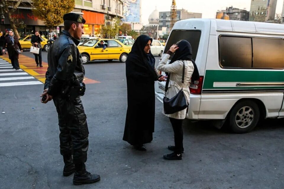 بازگشت گشت ارشاد به خیابان‌ها و انکار سخنگوی دولت