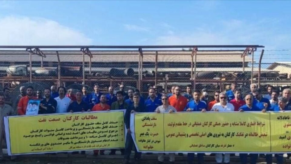 تجمع کارگران نفت فلات قاره در منطقه خارک و بهرگان