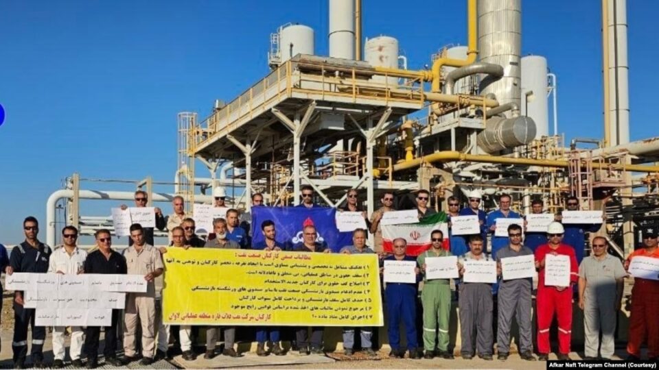 تجمع کارگران نفت فلات قاره در منطقه لاوان