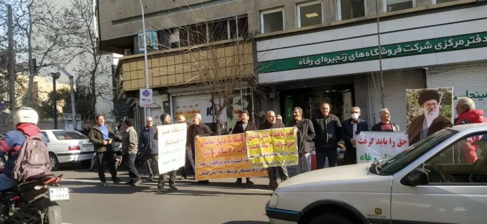 فشار بر کارگران فروشگاه‌های رفاه برای استعفا2