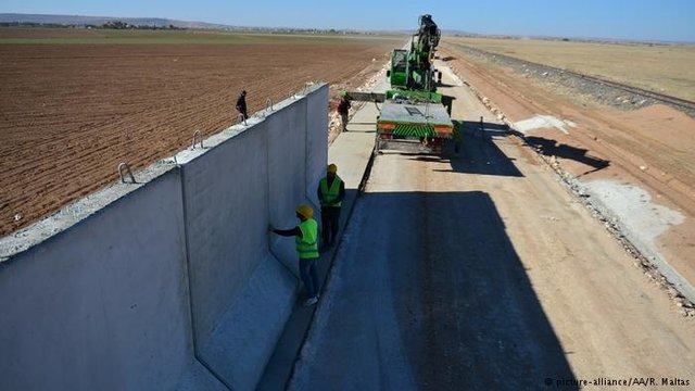 نگرانی در سراوان از ساخت دیوار مرزی و جا ماندن زمین‌های کشاورزی2