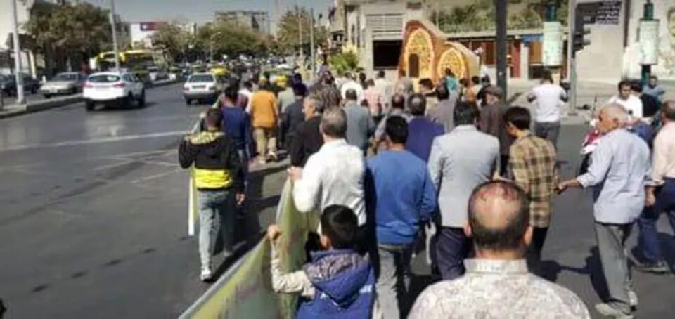 گردهمایی اعتراضی نانوایان در مشهد 1