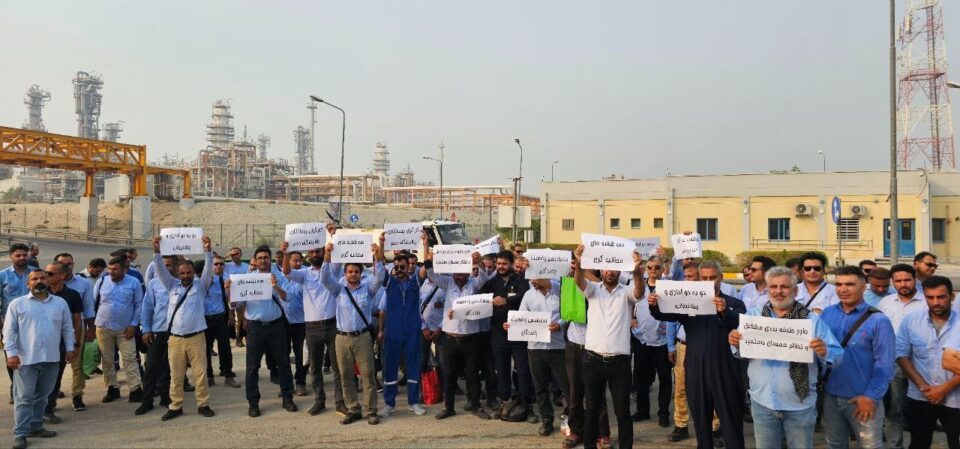 استمرار تجمع اعتراضی در پالایشگاه دهم پارس جنوبی1