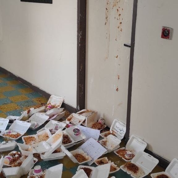 اعتراض دانشجویان اسلام‌آبادغرب به غذای آلوده