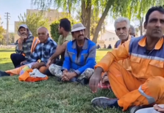 اعتصاب پاکبانان و کارگران فضای سبز شهرداری نورآباد ممسنی