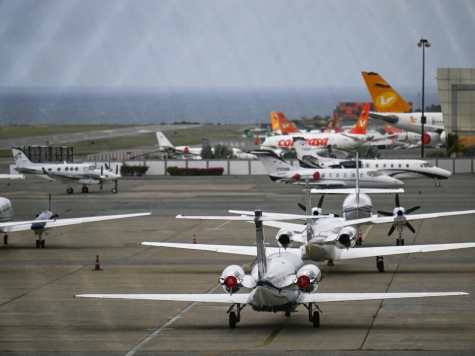 بسته شدن حریم هوایی ونزوئلا توسط آمریکا1 1