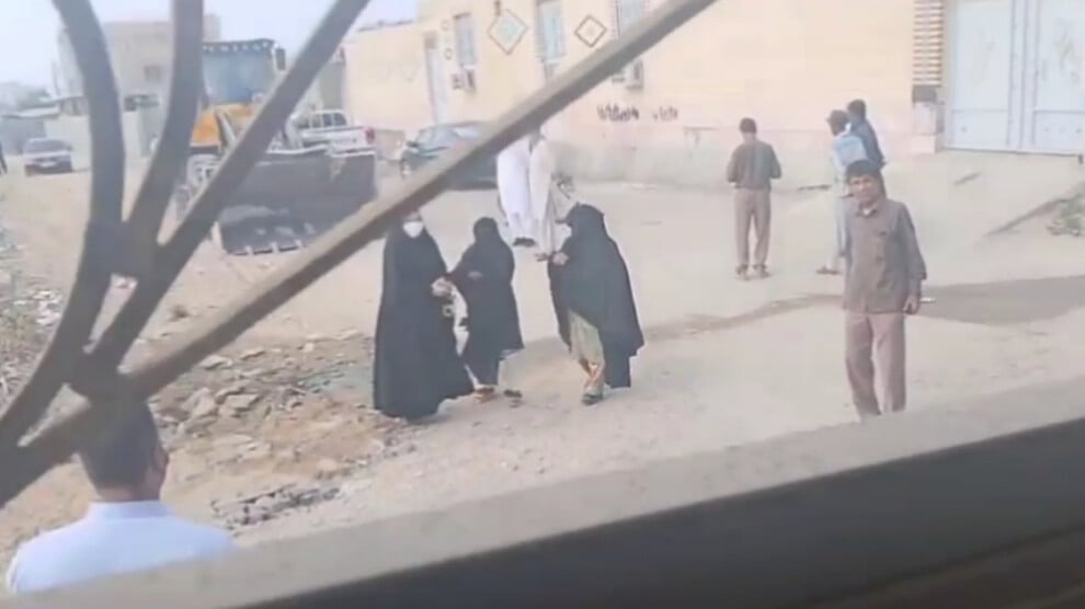 تجمع اعتراضی زنان بلوچ بی‌خانمان مقابل فرمانداری چابهار