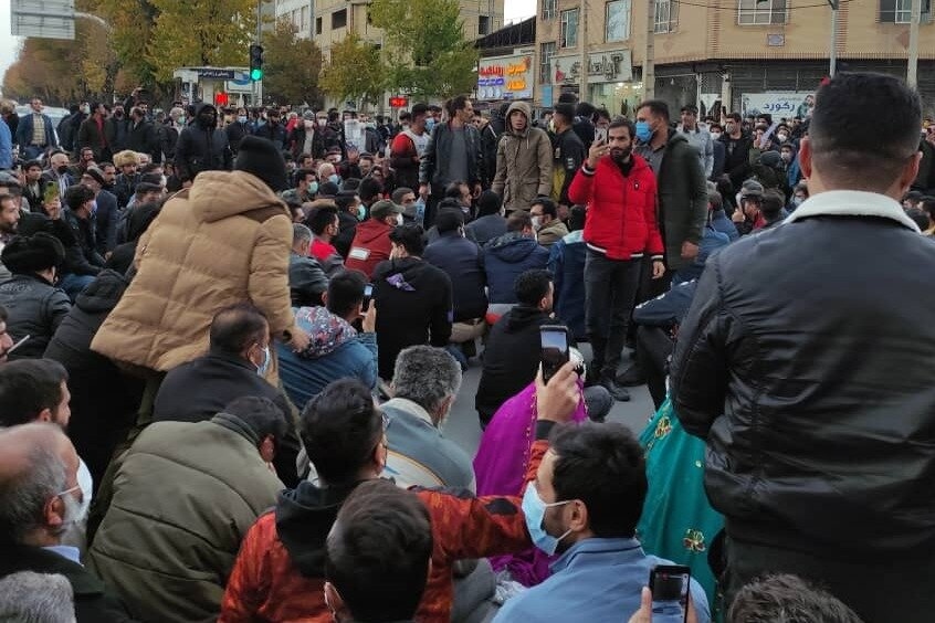 تجمع و اعتراض مردم در چندین شهر استان چهارمحال و بختیاری