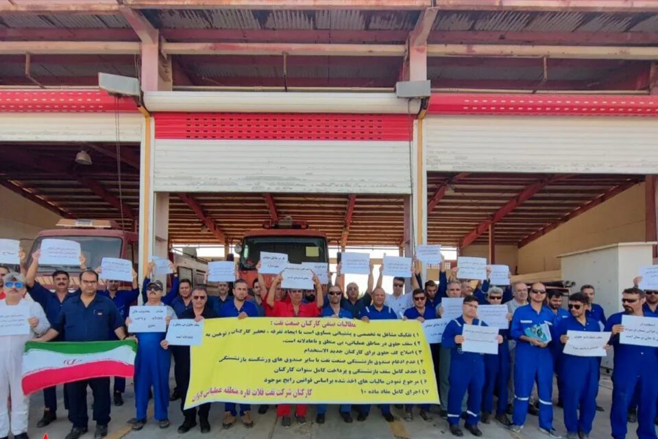 تجمع کارگران نفت فلات قاره در مناطق خارک و سیری