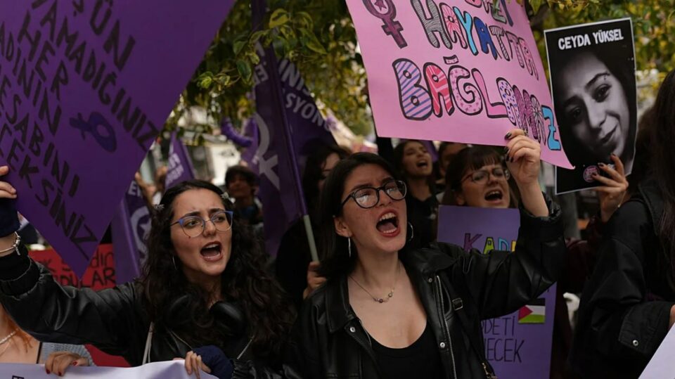 تظاهرات هزاران شهروند ترکیه علیه خشونت جنسیتی