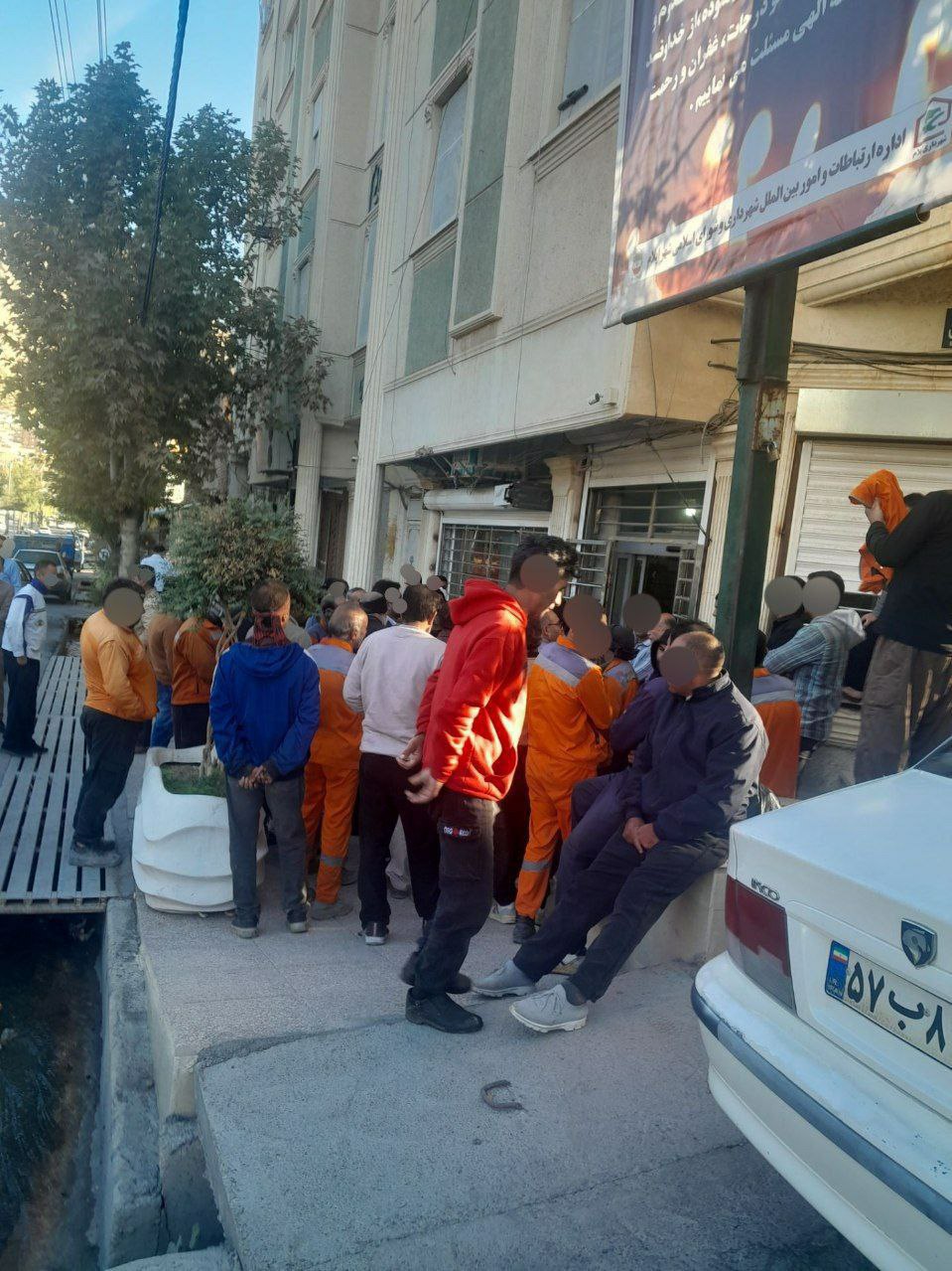 استمرار تجمع اعتراضی کارگران و کارکنان شهرداری ایلام