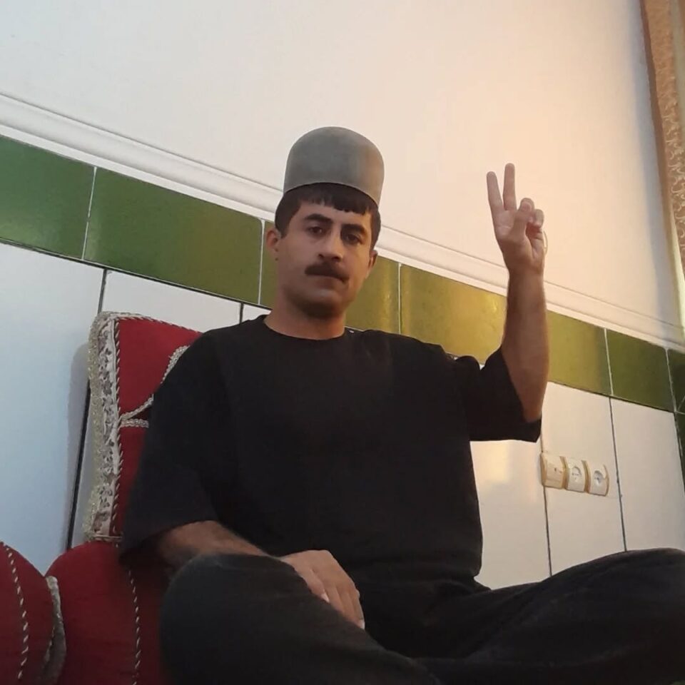 یورش نیروهای امنیتی رژیم به منزل صمد پورشه 1