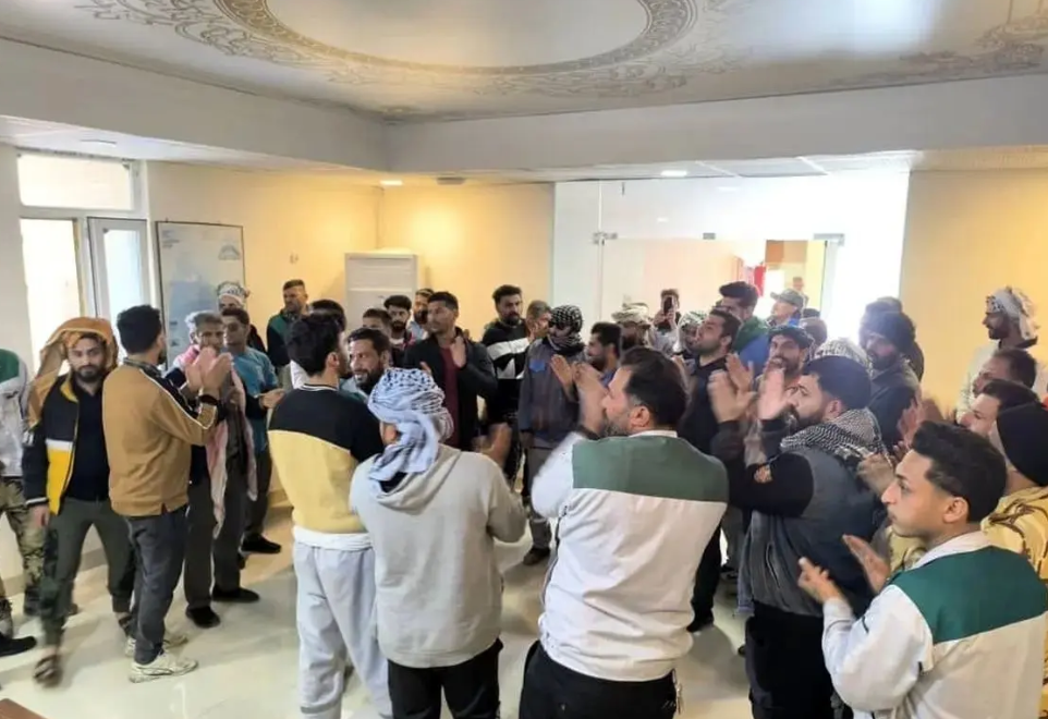 چهارمین روز از تجمع کارگران کشت و صنعت میان‌ آب کرخه