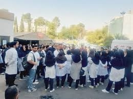 ادامه اعتصاب پزشکان و کادر درمان پیمانکاری در ایرانشهر
