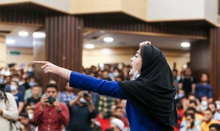 اعتراض دانشجویان به سخنگوی دولت در مراسم روز دانشجو