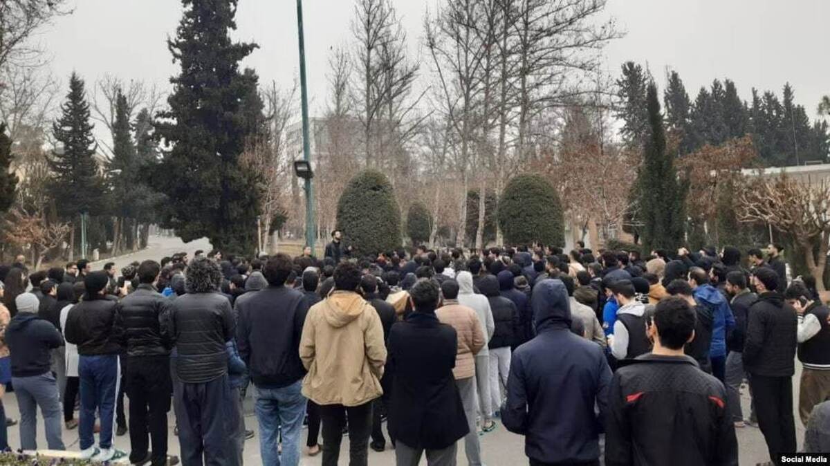 تجمع اعتراضی دانشجویان کوی دانشگاه تهران