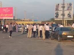 تجمع اعتراضی کارگران در عسلویه با وجود انسداد مسیرها