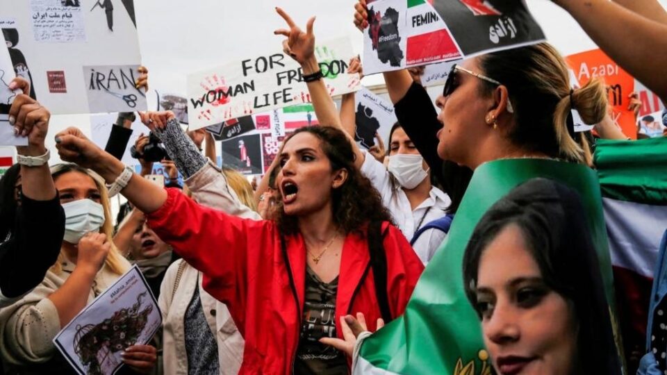 تجمع ایرانیان آزادیخواه در آلمان علیه اعدامها1 2