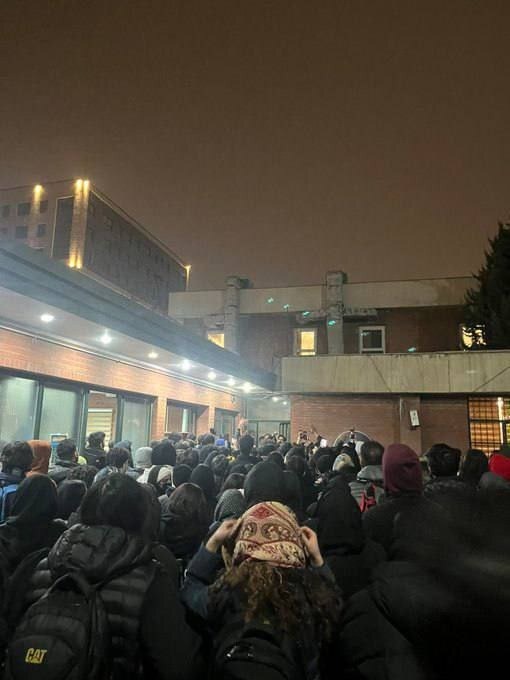 راهپیمایی دانشجویان دانشگاه تهران در همبستگی با خیزش مردمی