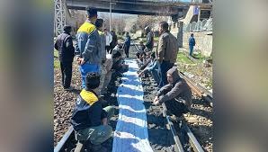 سومین روز تجمع کارگران ابنیه فنی تراورس لرستان