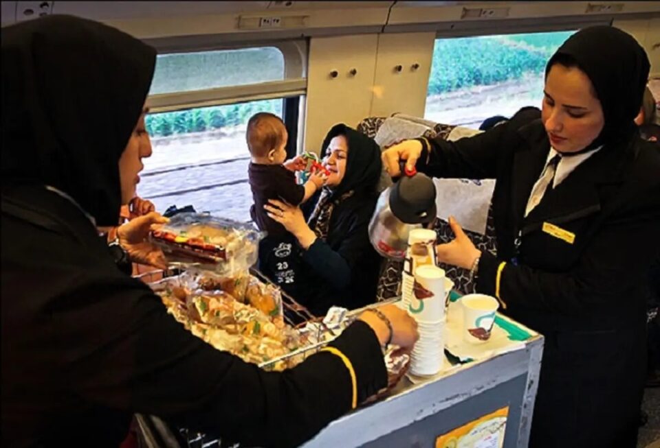 مطالبات مزدی مهمانداران راه‌آهن شمال