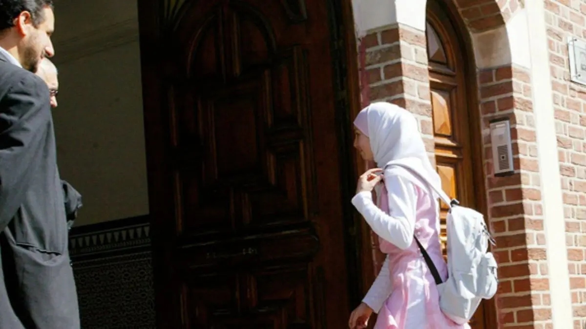 ممنوعیت استفاده از روسری برای دختران در اتریش